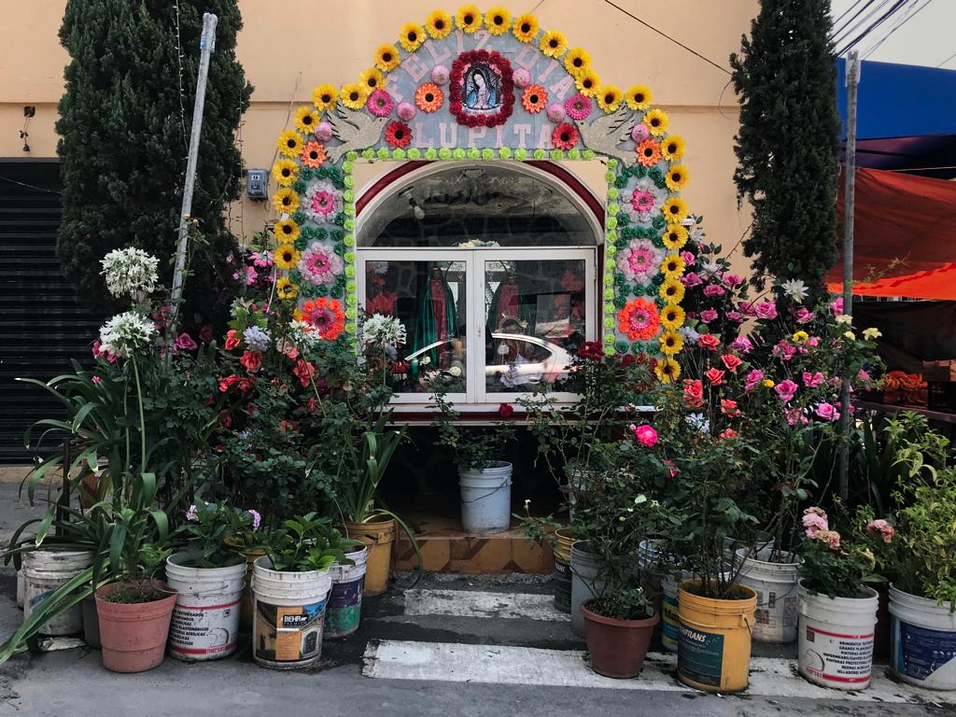 Altar religioso en CDMX